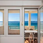 Diamond Beachfront Apartament
