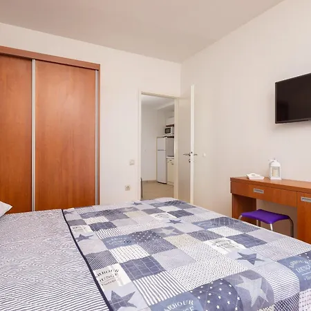 Апартаменты Diamond Beachfront *