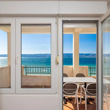 Diamond Beachfront Апартаменты
