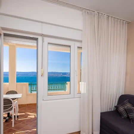Апартаменты Diamond Beachfront Дуче