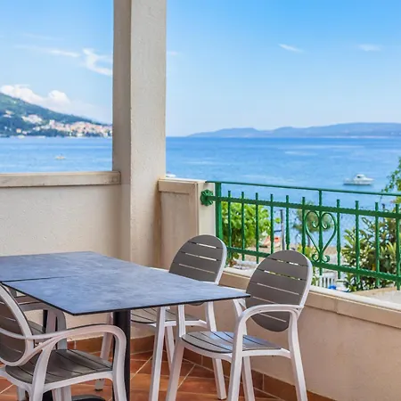 Diamond Beachfront Duće