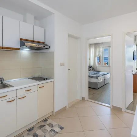 Diamond Beachfront Apartmán Duće