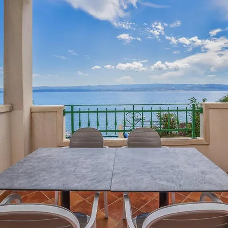 Diamond Beachfront Apartmán